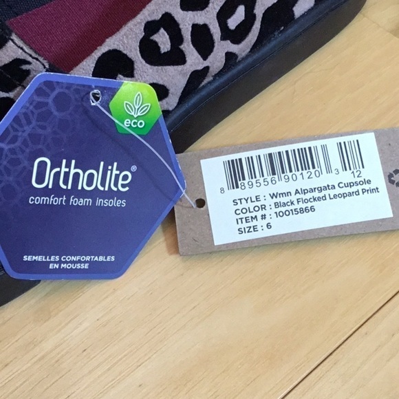 Tom’s loafers, slip on shoes. Black flocked leopard print, women’s size 6. NWT - Picture 12 of 16